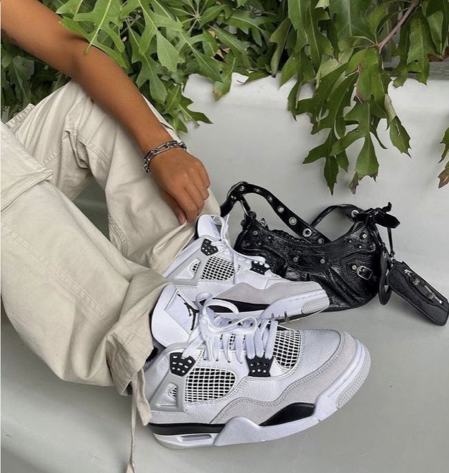 Air Jordan 4 "Military Black"